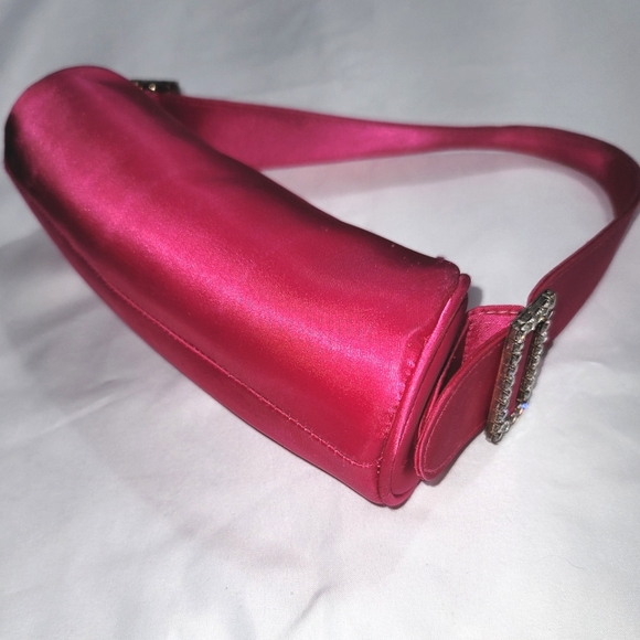 La Regale magenta cylinder evening bag - Picture 10 of 13